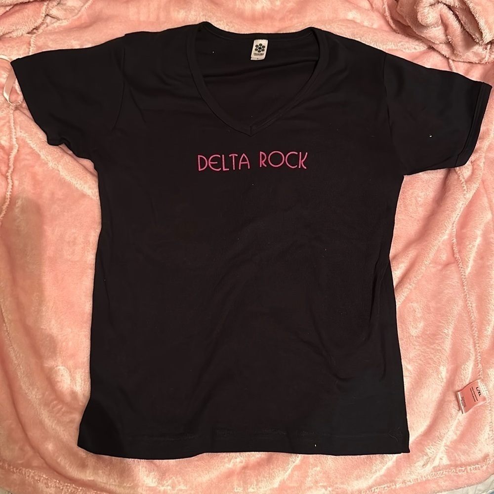 Y2K sorority t shirt circa 2002. Black, pink, v neck​​​​​​​